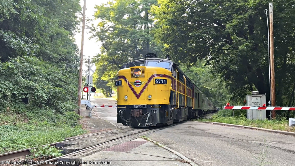 CVSR 6771 trails across Hickory St.